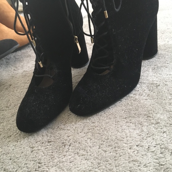 Stylish booties - Picture 4 of 5